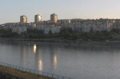 Tarsiat tialoto na novorodeno v iazovir