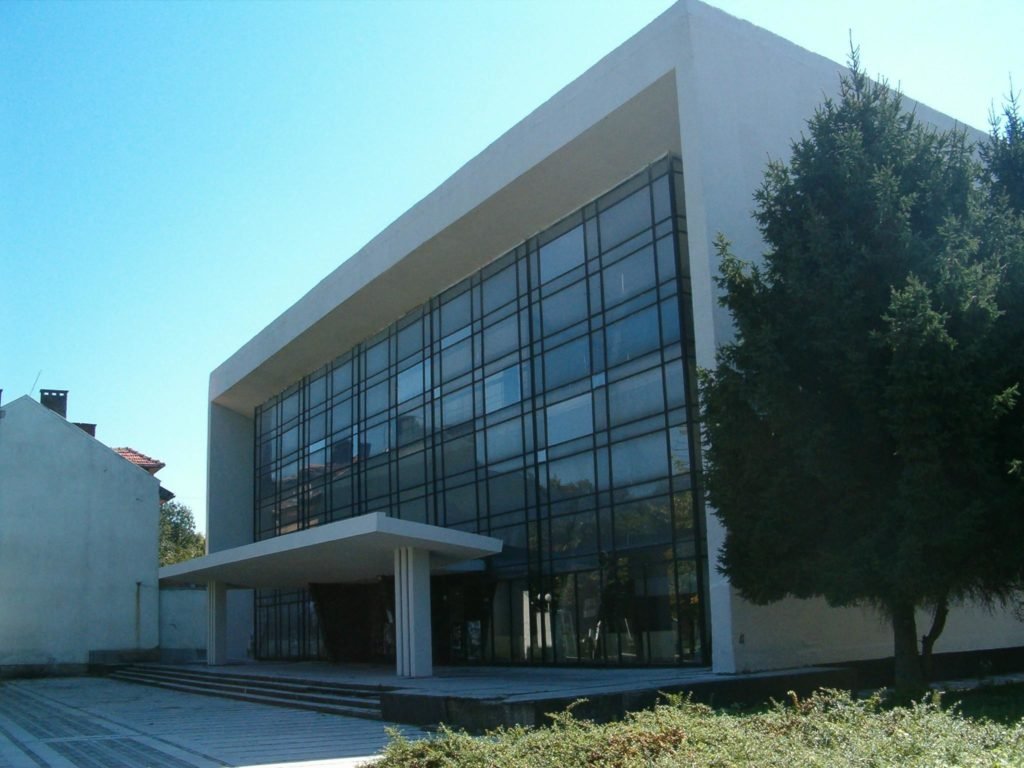 remontirat-sportnata-zala-v-lom-s-1100000-lv.