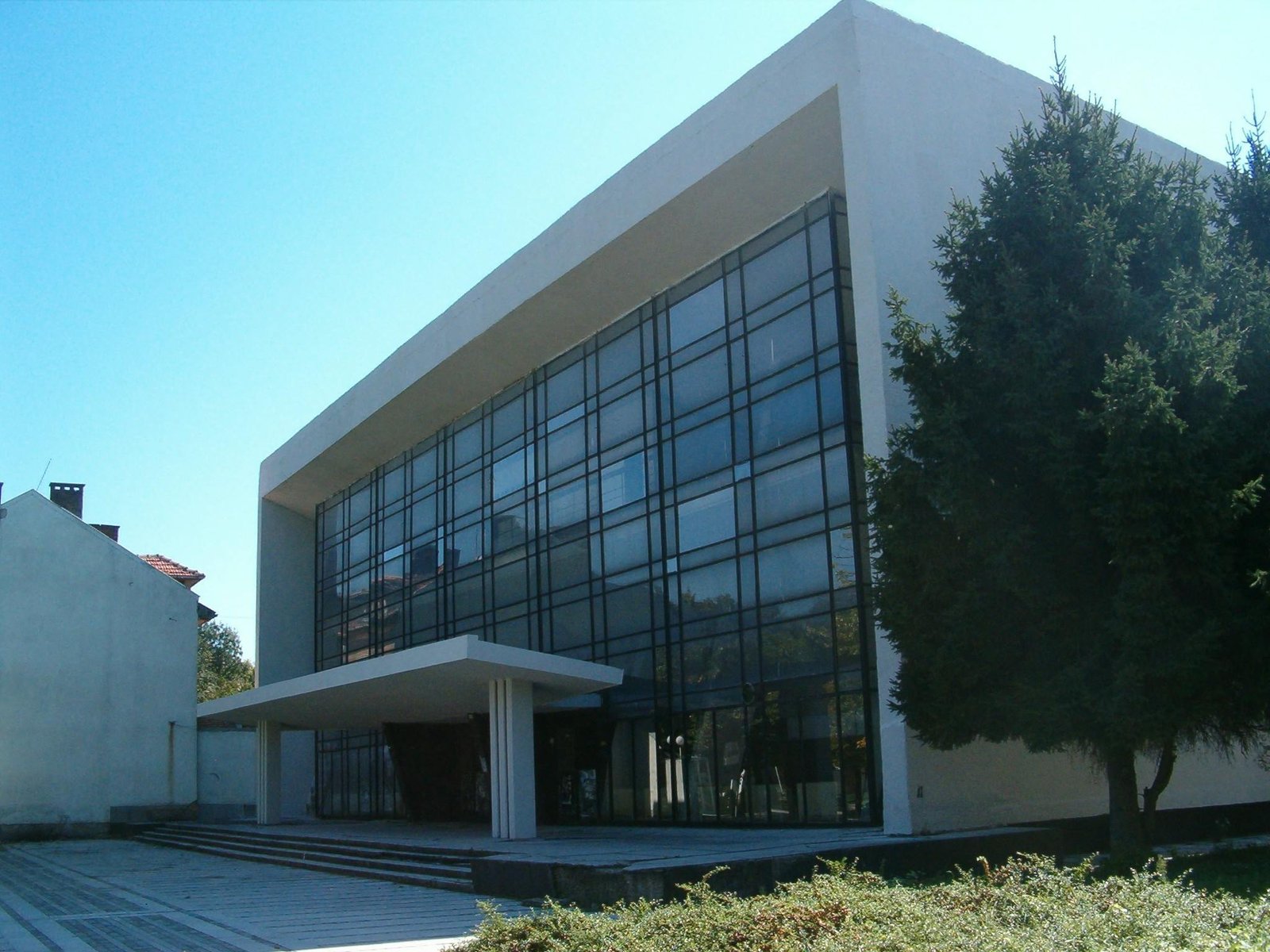 remontirat-sportnata-zala-v-lom-s-1100000-lv.