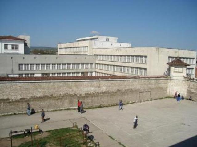 Nadziratel poluchaval pari ot zatvornitsi