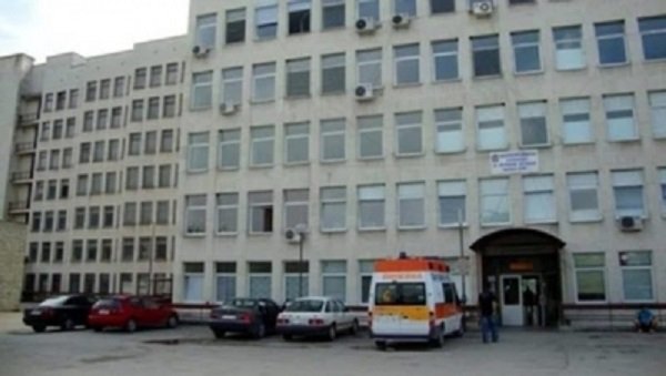 blizki-na-speshen-pacient-se-oplakaha-ot-arogantno-povedenie-na-lekar
