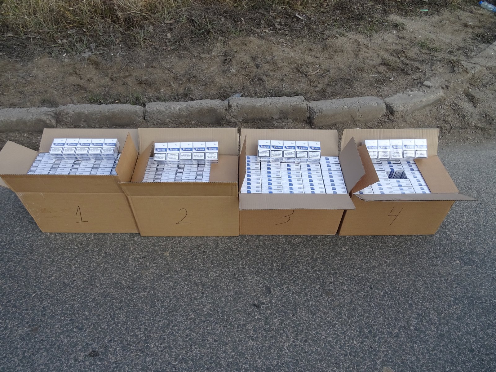 Maj vozal 20 000 kasa nezakonni tsigari