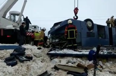 Avtobus s detsa se preobarna na zaleden pat. Zaginaha 7 ot tiah