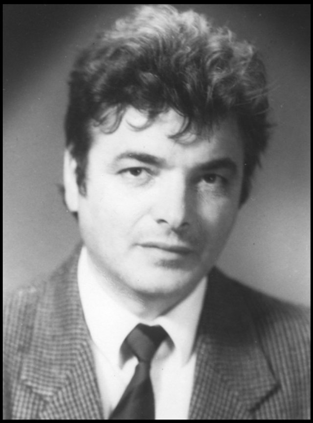 Lom se proshtava s uvajavan upravnik