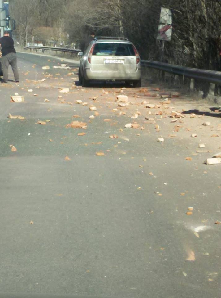 Izsipani otlomki na okolovrastnoto sazdadoha problem na vodachite