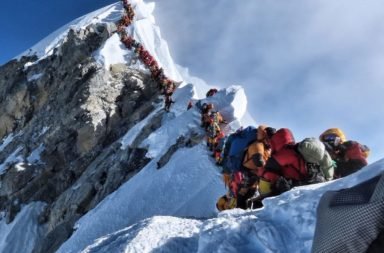 Alpinisti ginat na Everest zaradi zadrastvane