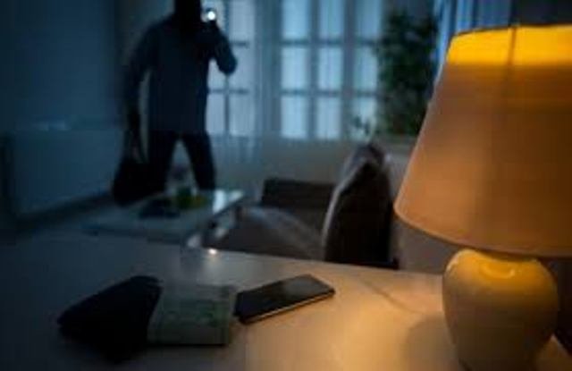 Narkoman v abstinentsia oposkal dva etaja na sasedska kushta