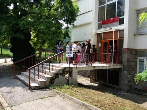 Ministar Ananiev ne diode pri iadosnite sestri vav vrachanskata bolnitsa