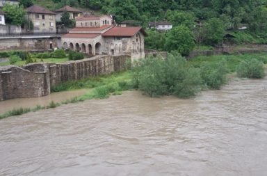 Reka Iantra obezpokoitelno vdigna nivo