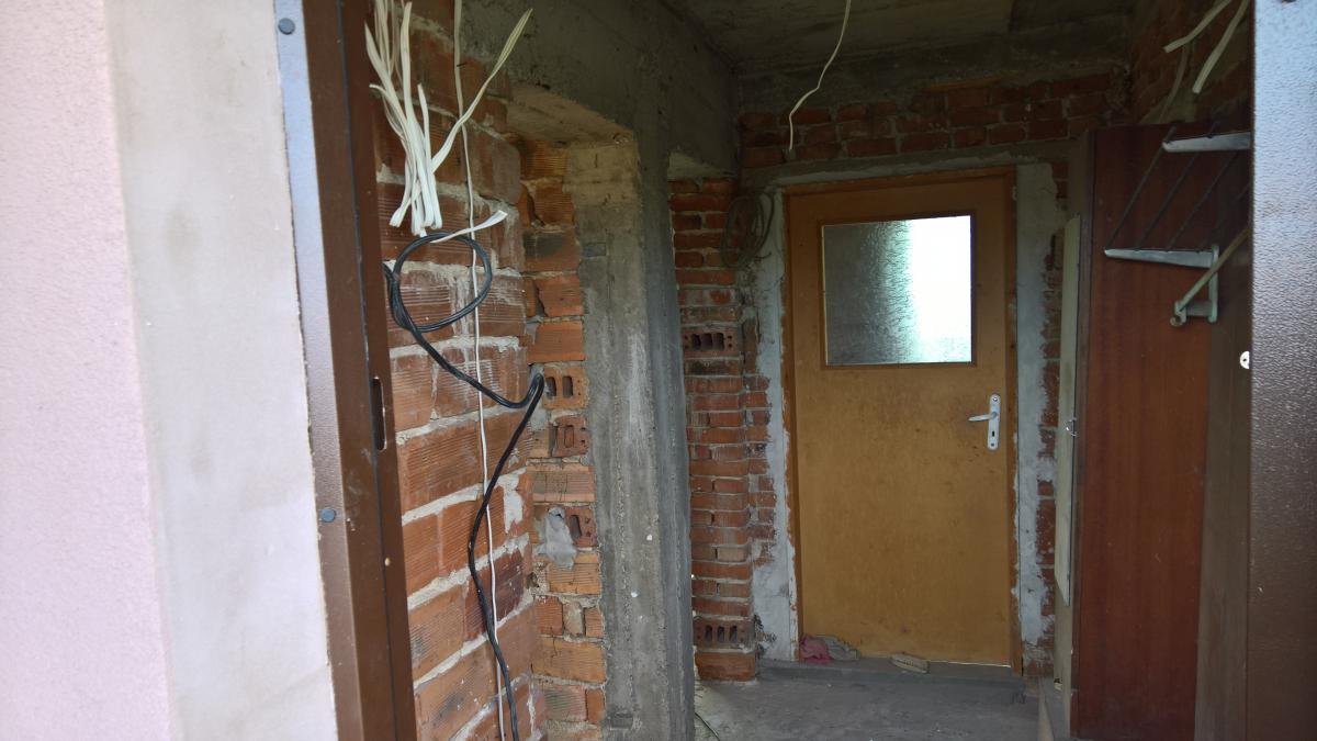 Izdirvat apash, zadignal elektroinstalatsiata na tsiala kashta