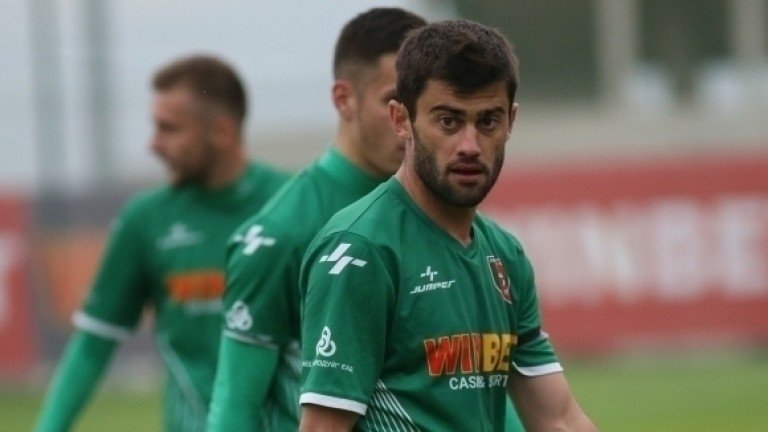 Valeri I Valeri sa v tituliarnia sastav na “Botev” sreshtu “Vitosha”