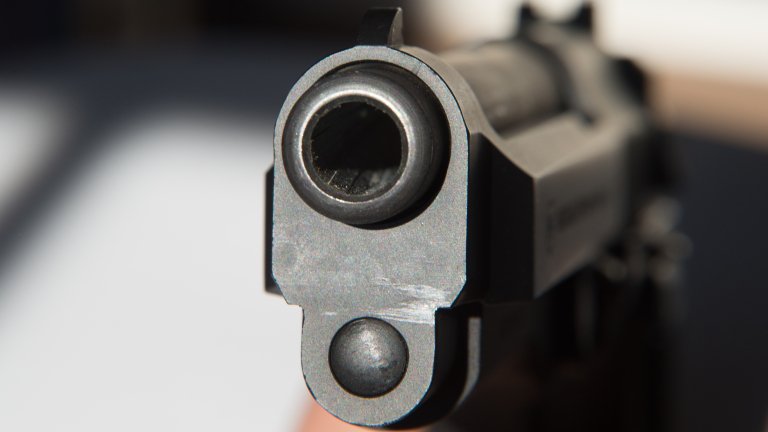 zaplaha s pistolet