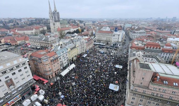 Nad 20 hiliadi protestiraha zap o-visoki zaplati v obrazovanieto