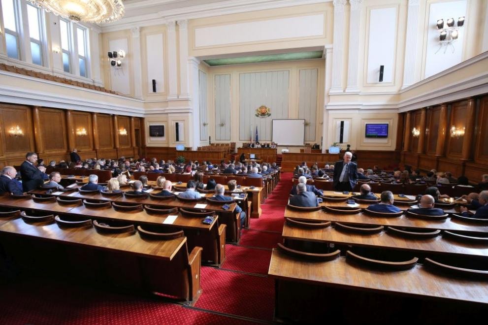 парламентът