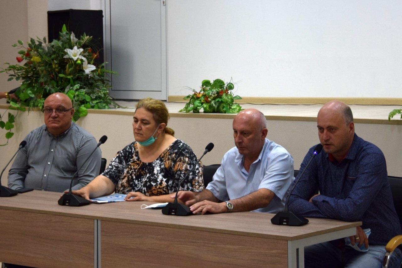 8cb373f5e655c8f1391c9255c148c08a8bd8967d-b53408594fcc13fd076a6394c3f8bb37