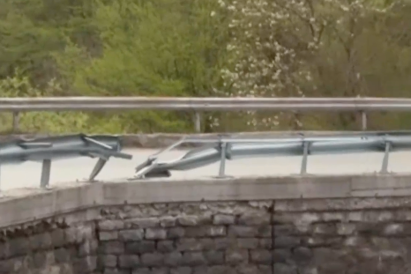 скъсана мантинела