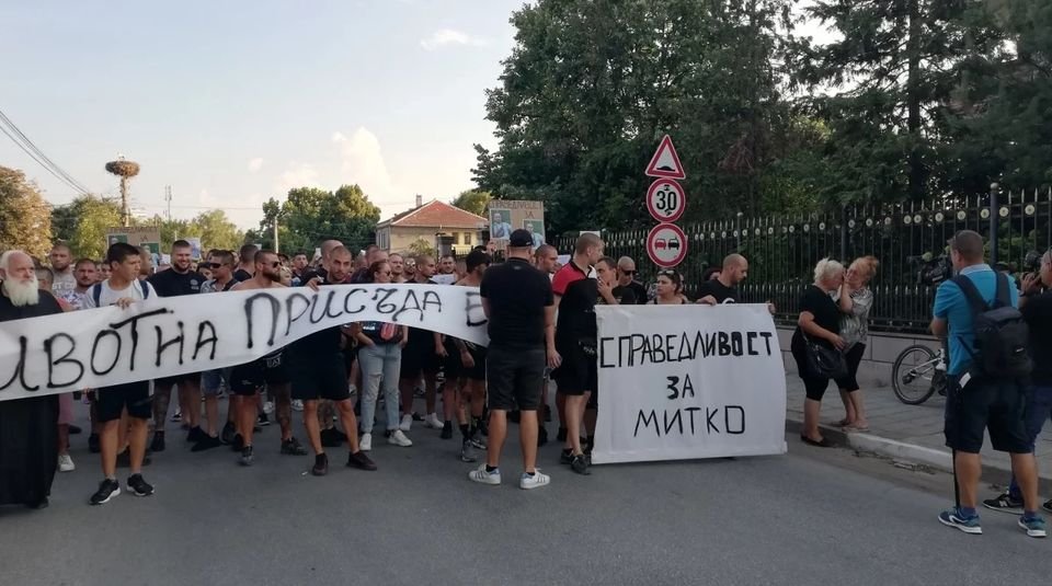 цалапица протест