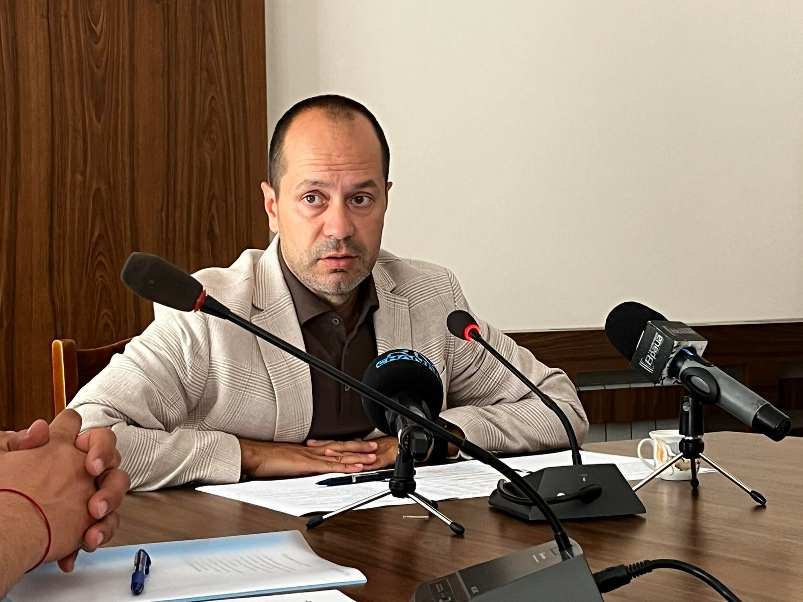 каменов кафе с кмета