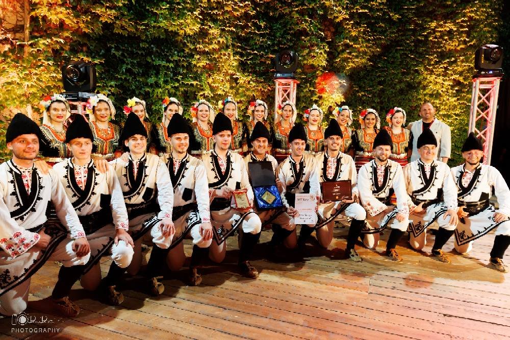 Ансамбъл Мездра Оман
