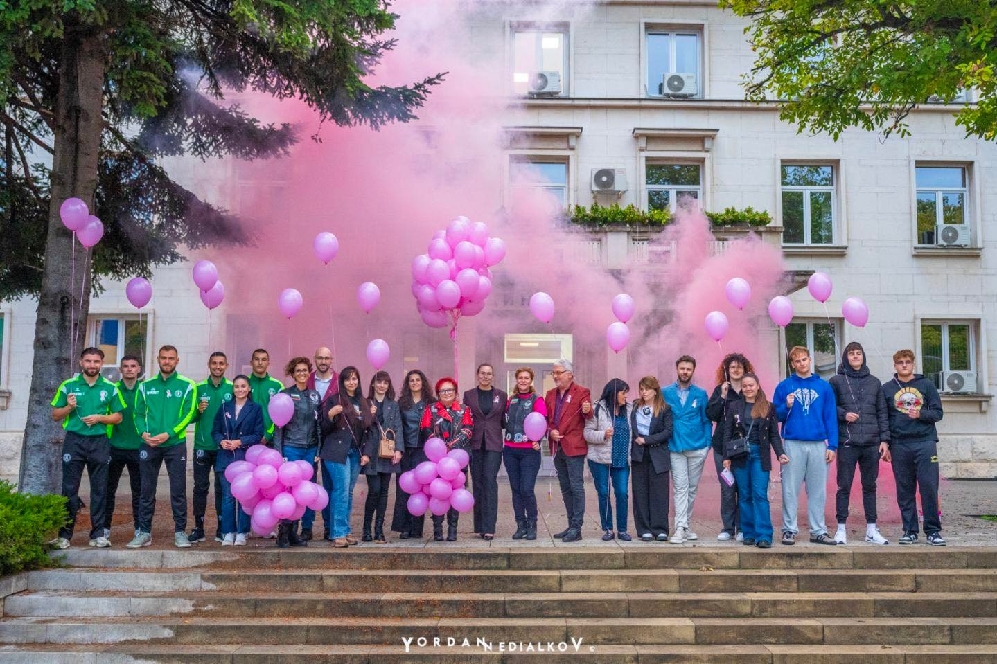 розов октомври